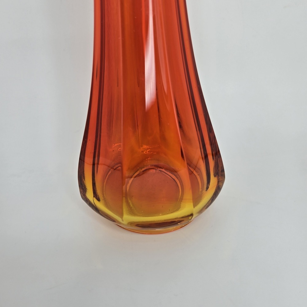 Vtg L.E. Smith 13" Swung Vase Amberina Cadmium UV Glow 8-Finger MCM Glass - Picture 7 of 10